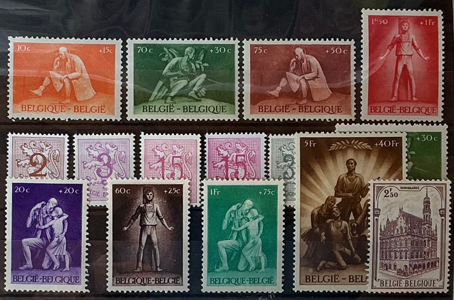 LOT 687. 1945-1951. 15 zegels.MNH., Orginele gom, Ophalen of Verzenden, Postfris, Postfris