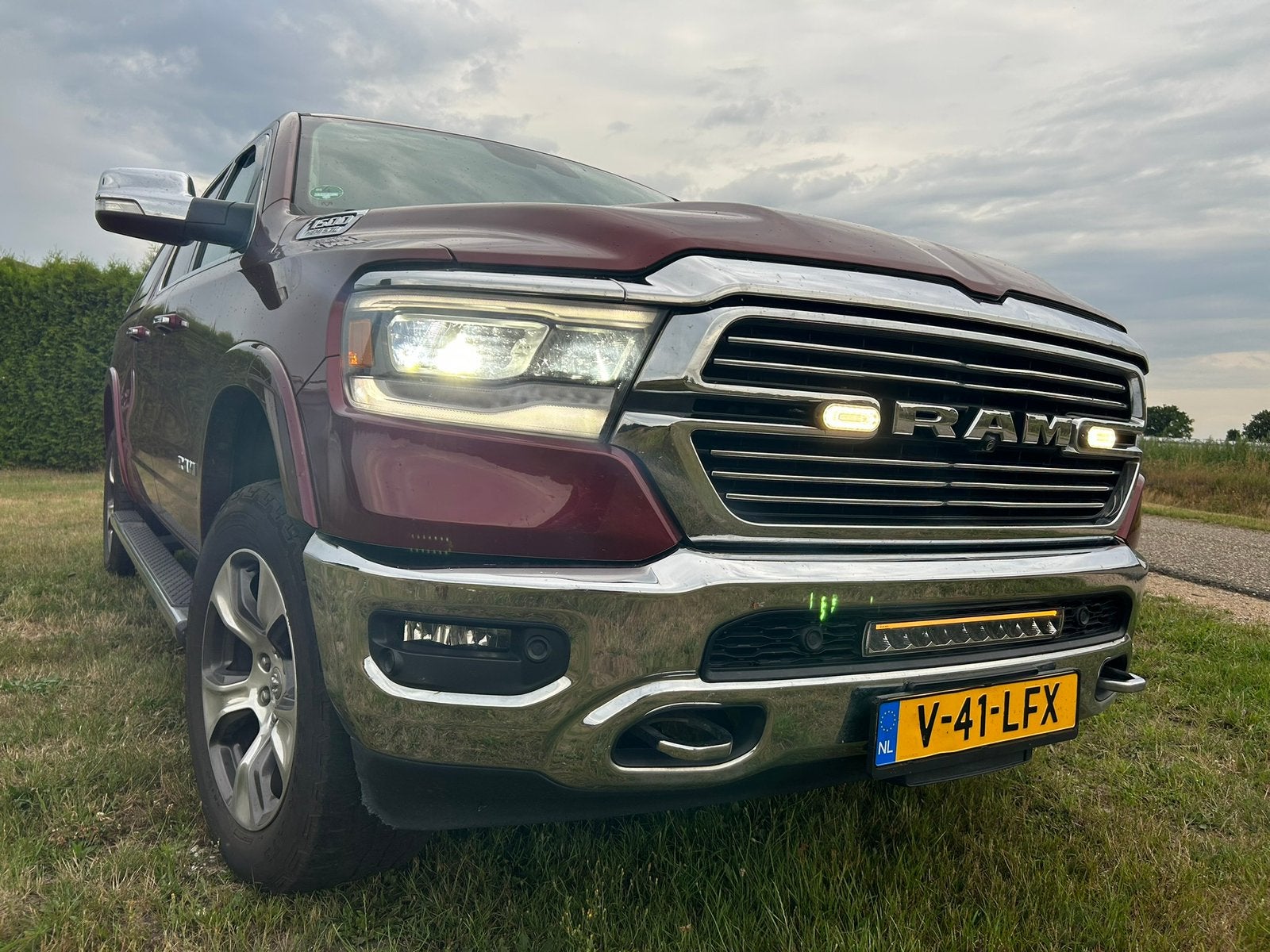 Sjieke DODGE RAM 1500 oankramadak en groot scherm etc, Autos, Dodge, Particulier, RAM 1500, Caméra 360°, 4x4, Adapté aux personnes handicapées