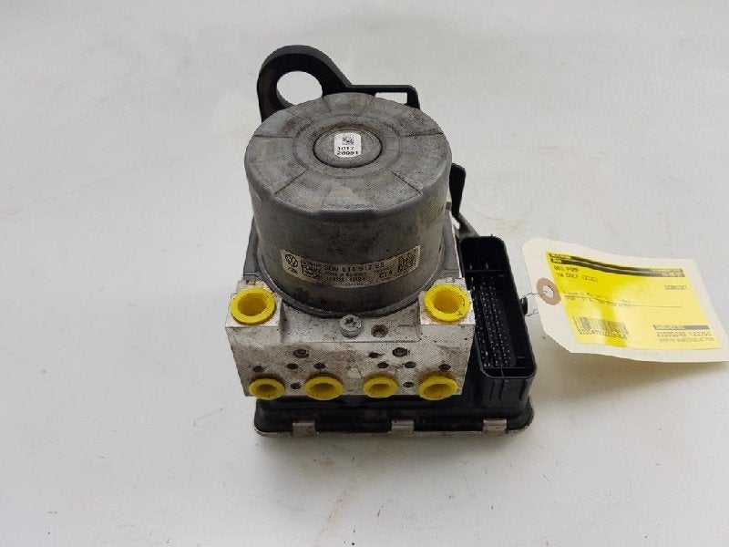 ABS POMP Volkswagen Golf VII (AUA) (01-2012/03-2021), Gebruikt, Volkswagen
