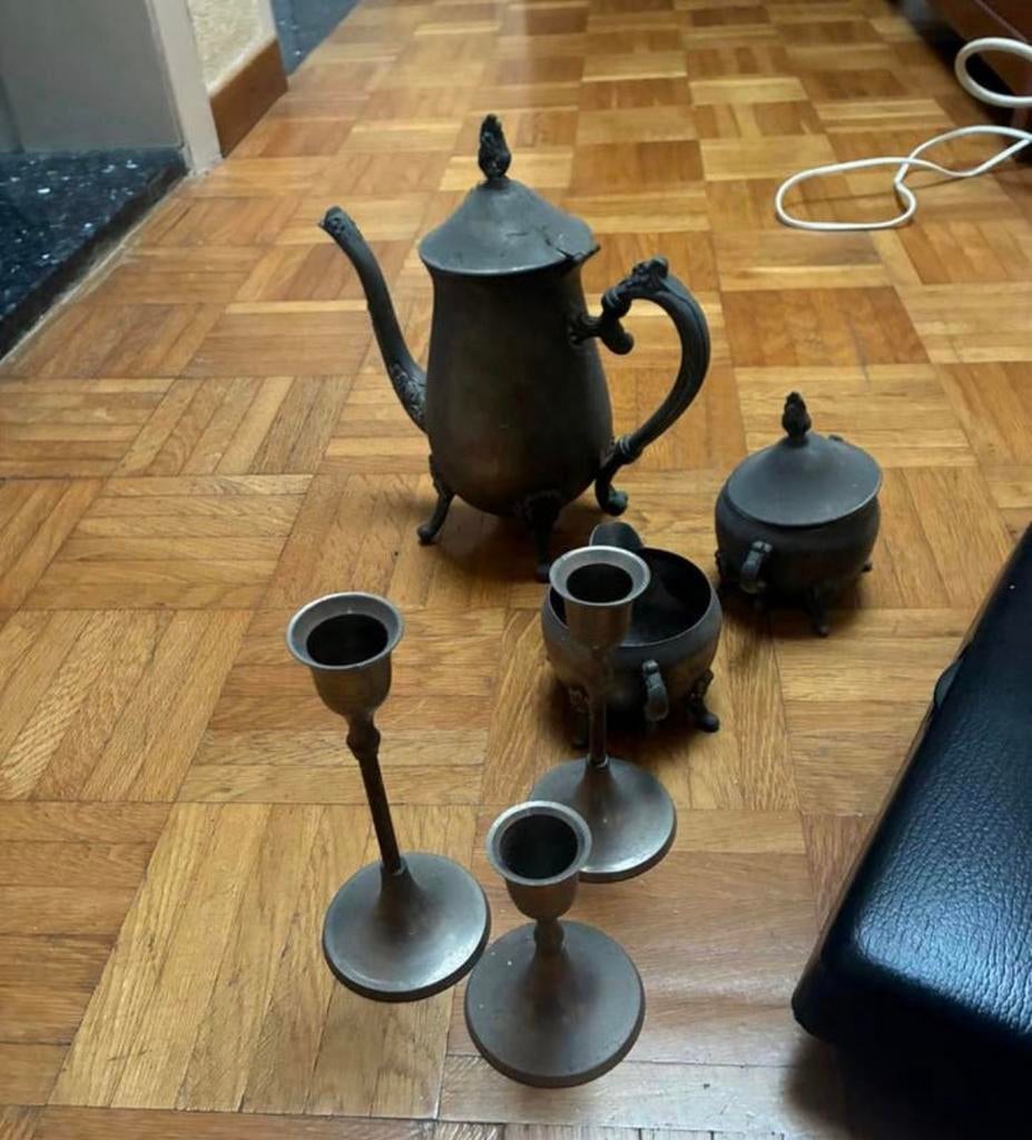 Verzilverde (?)  koffie/theeset + 3 kandelaars, Ophalen