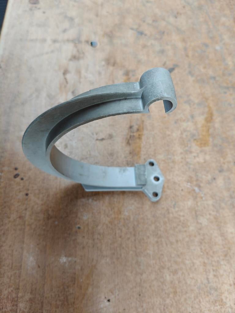 185 Beugels voor dakgoot. Steunklamp grijs g125, Doe-het-zelf en Bouw, Buizen en Afvoer, Ophalen, Gebruikt, PVC, Dakgoot