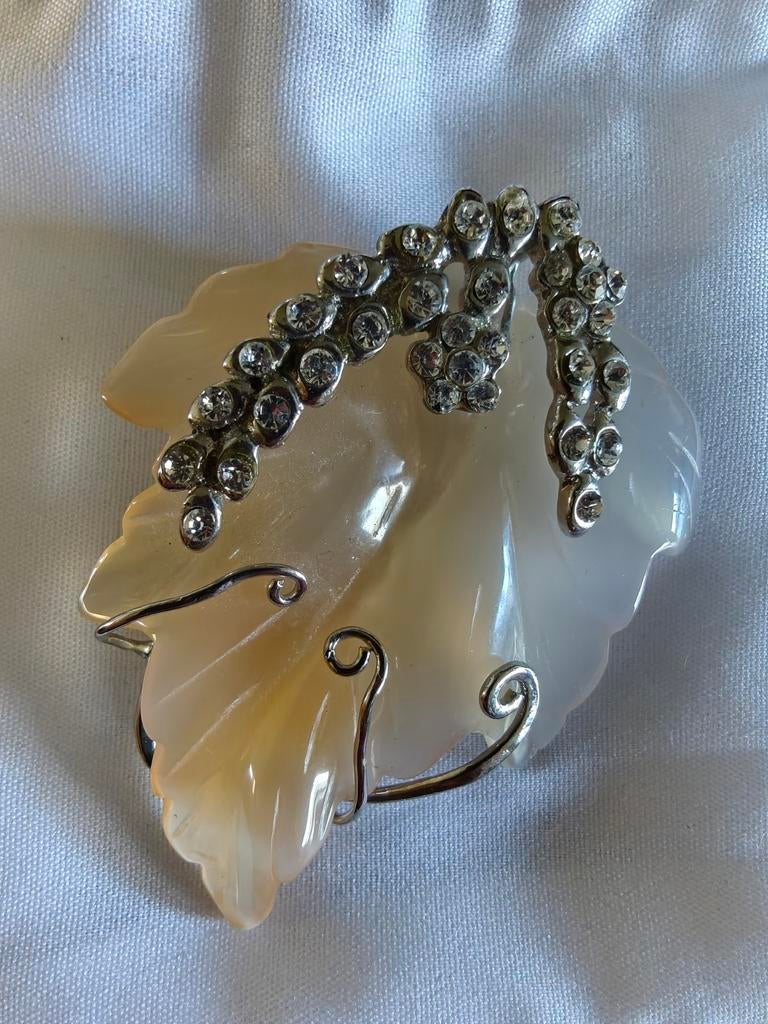 Vintage 'Glacé' Blad-Broche met Strass – Jaren '50/'60, Ophalen of Verzenden, Met strass