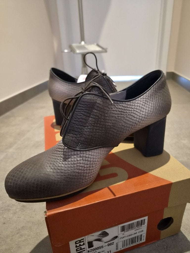 Camper veterpumps grijs met slangenprint, maat 41, Neuf, Gris, Enlèvement ou Envoi, Escarpins