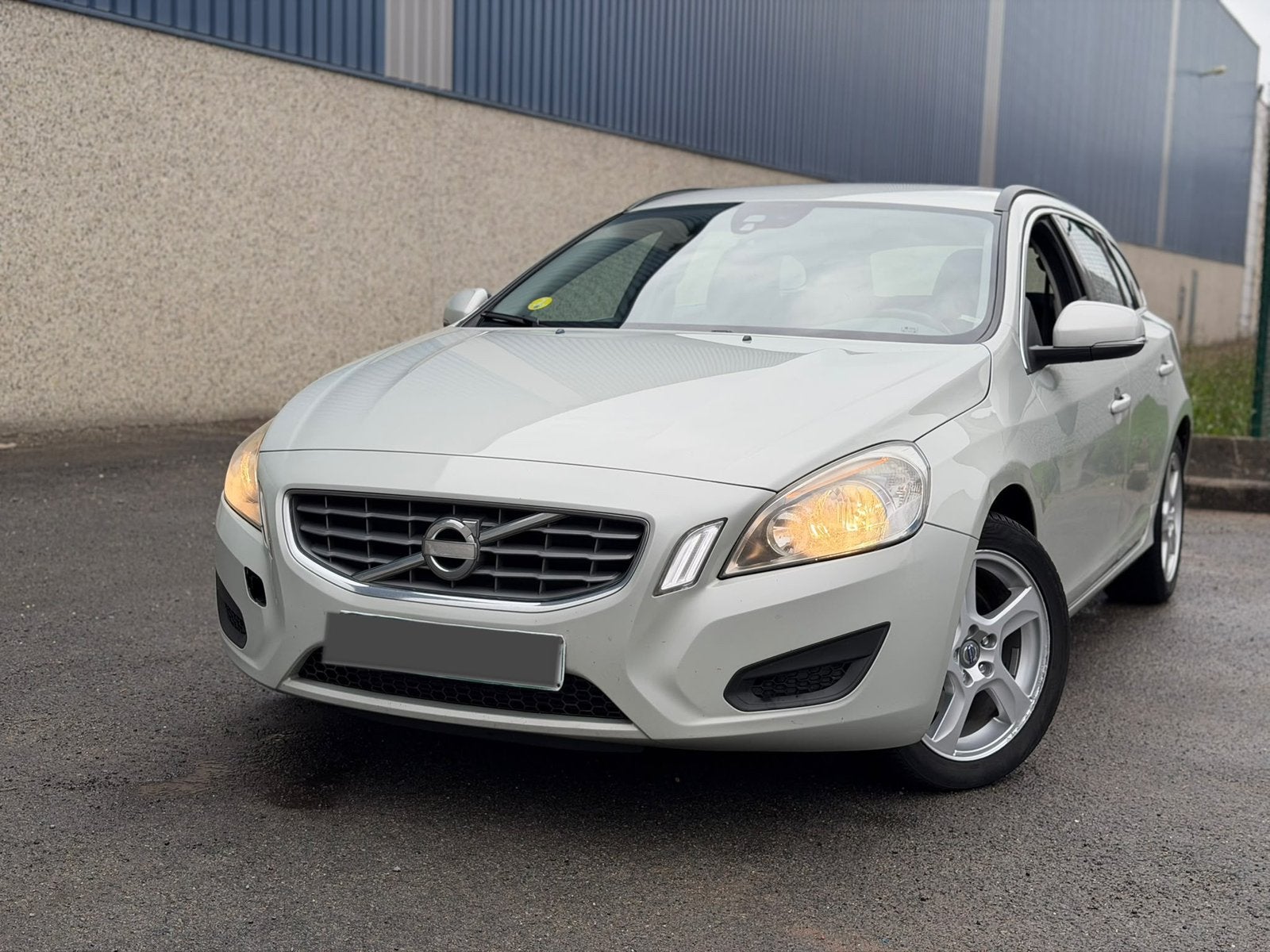 Volvo V60 2.0 D3 163Pk! 2011* 320.000Km's! EURO 5, Auto's, Euro 5, Stof, 120 kW, https://public.car-pass.be/vhr/5be7c648-d9f6-481a-abb3-9c40f9faa23b