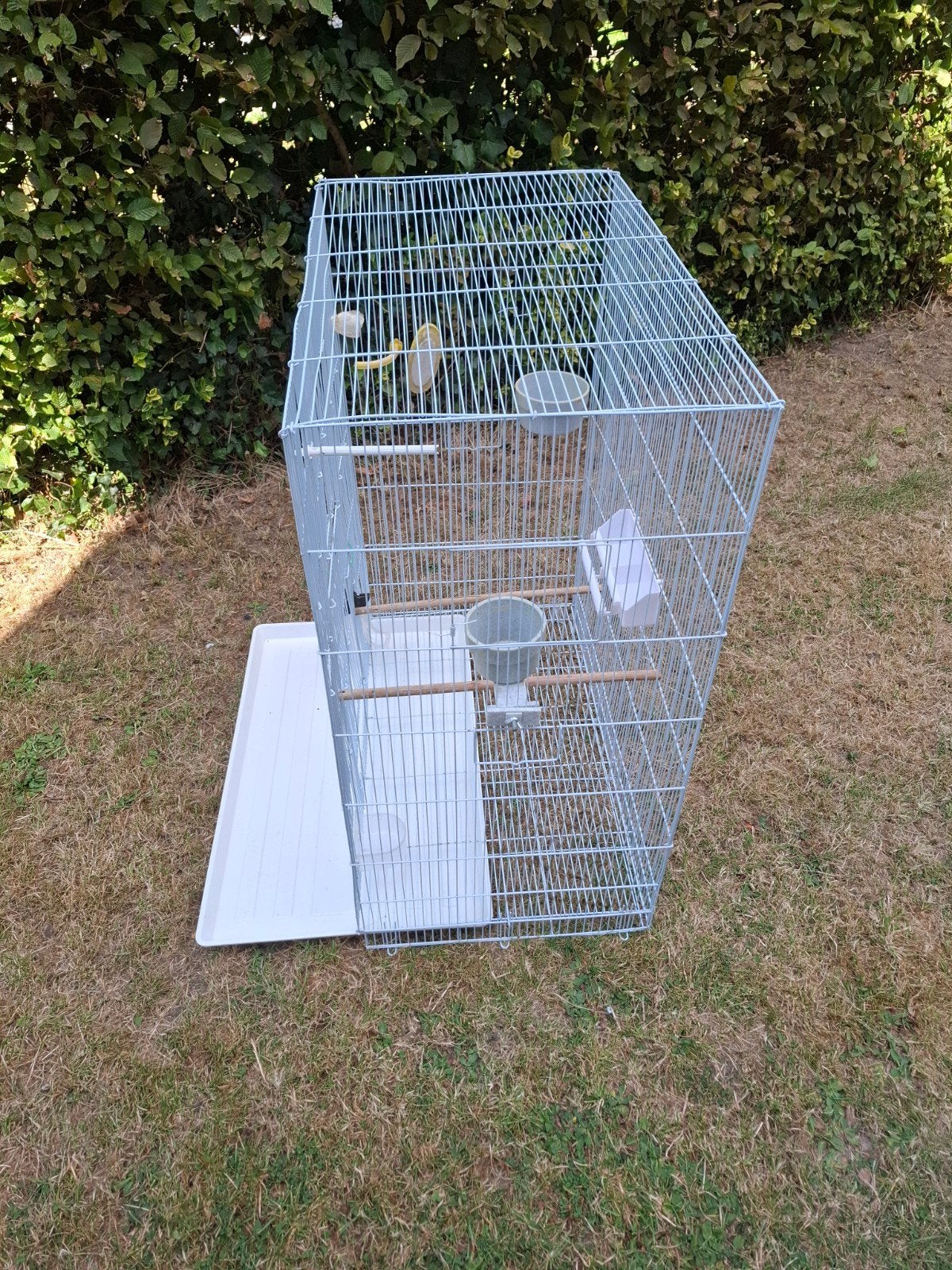 une grande cage