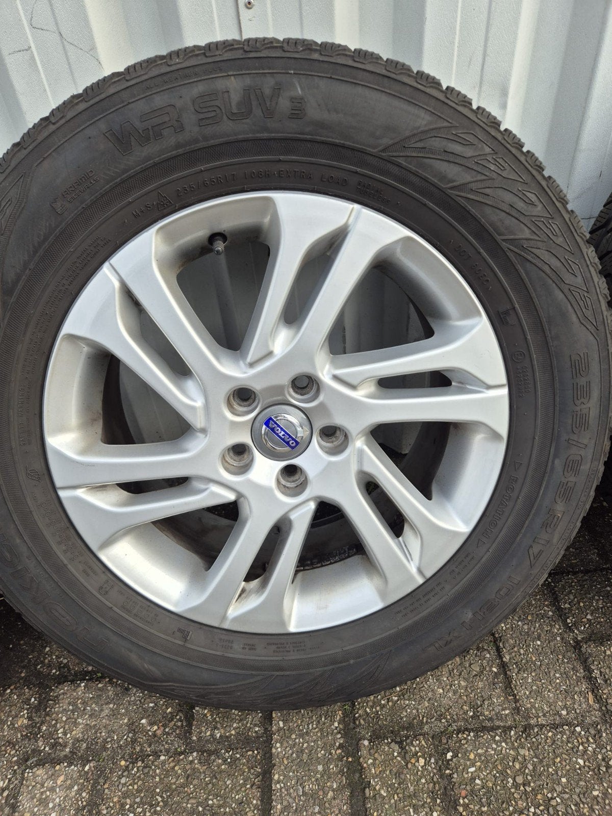 Originele 17 inch Volvo XC60 velgen + banden 235/65 R17, Ophalen, 17 inch, Velg(en)