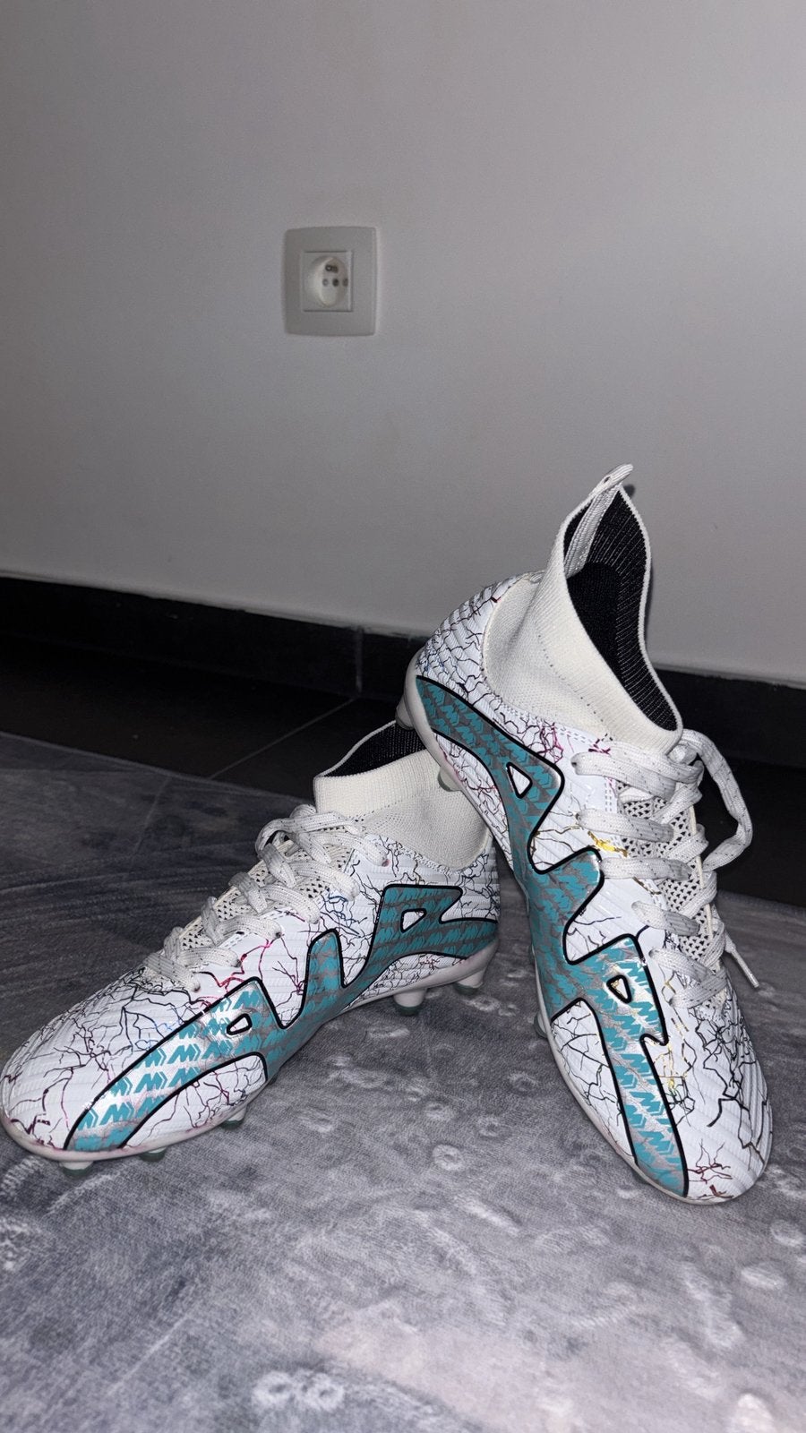 Crampons de football – Taille 37 – 35€ ( prix négociable), Ophalen, Schoenen, Zo goed als nieuw, Maat S