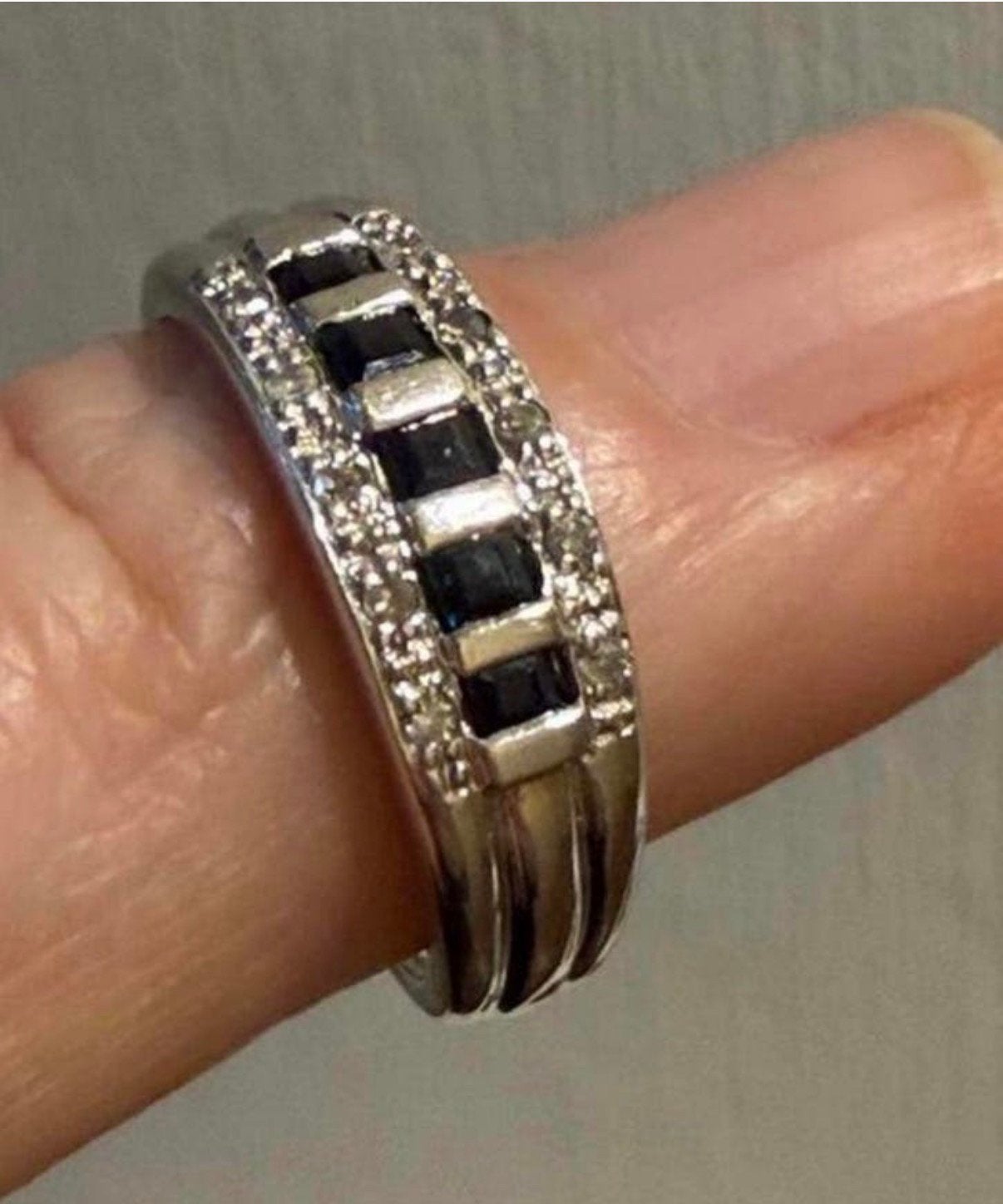 18 karaat witgouden ring met natuurlijke diamant en saffier, Ophalen of Verzenden, 17 tot 18, Met edelsteen, Dame