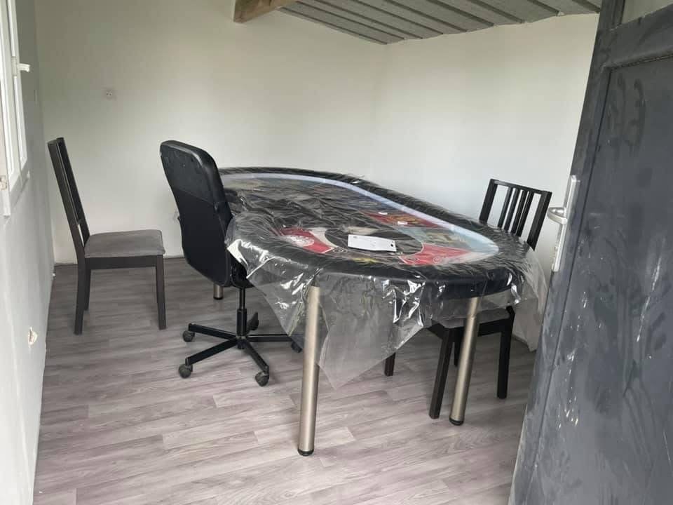 Table de poker 10 joueurs et une place pour le croupier, Cinq joueurs ou plus, Enlèvement, Utilisé