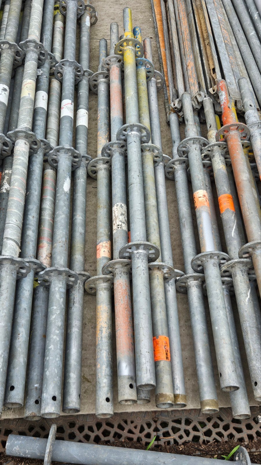 Layher voetstuk, voetspindel ,staanders, liggers, diagonalen, Doe-het-zelf en Bouw, Ophalen, Gebruikt, Gevelsteiger, 5 meter of hoger