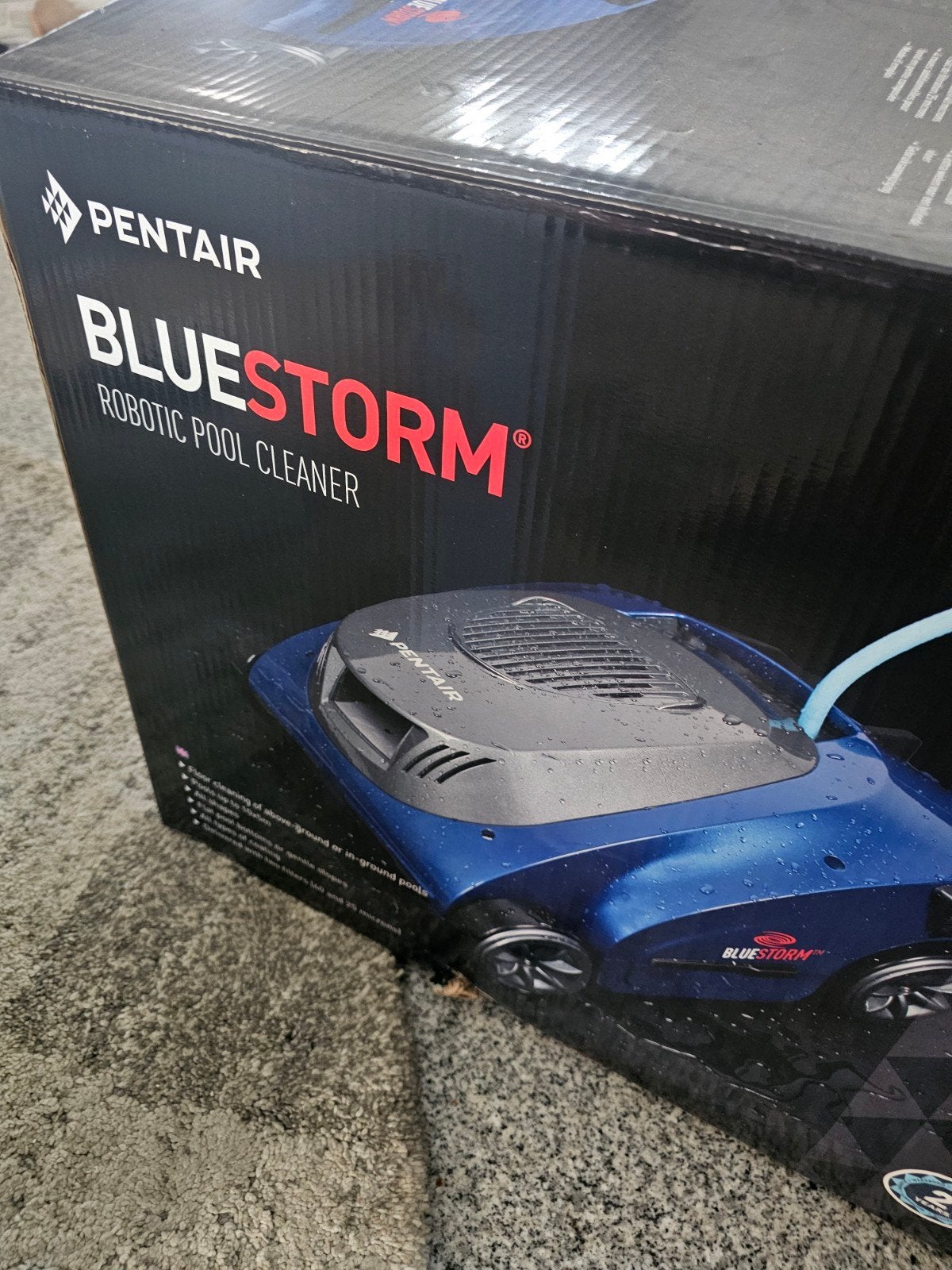 Nieuwe zwembadrobot doet bodem, Ophalen