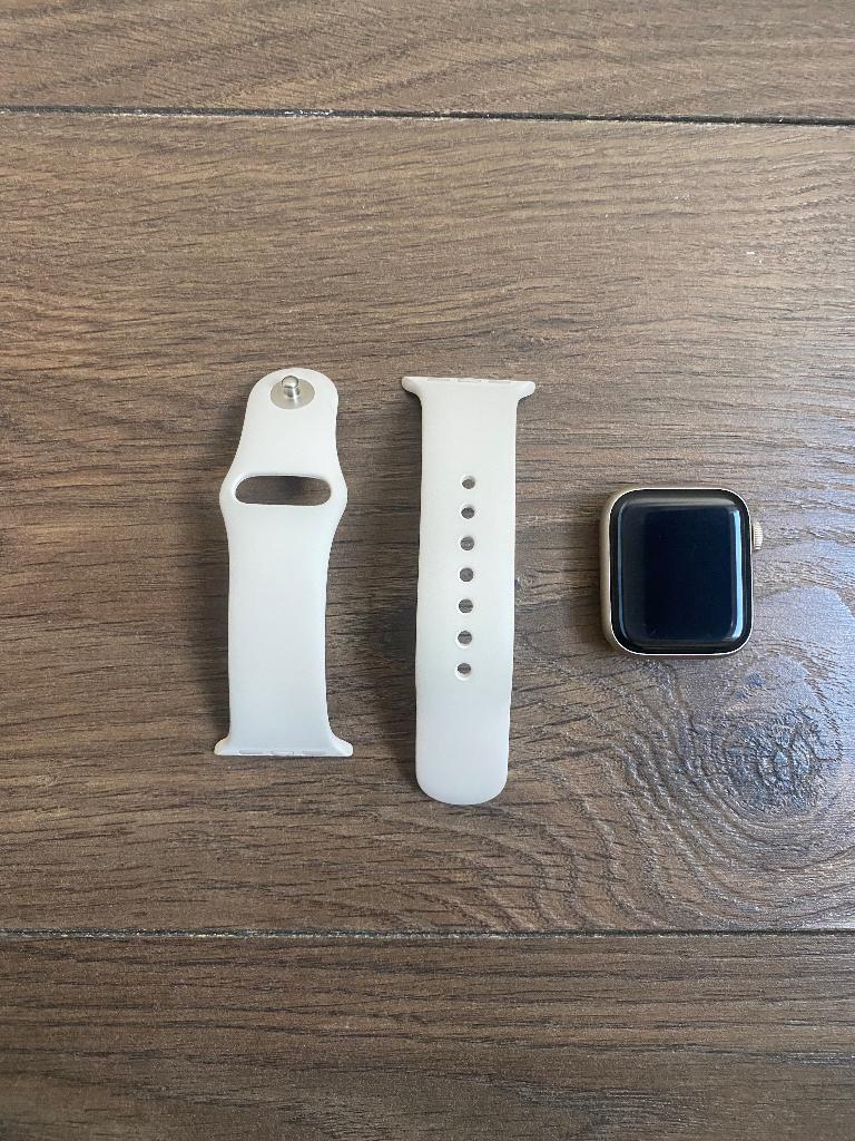 Apple Watch SE (2024) de 40 mm (S/M), Bijoux, Sacs & Beauté, Montres connectées, Comme neuf, iOS, Distance, Bandage calorique