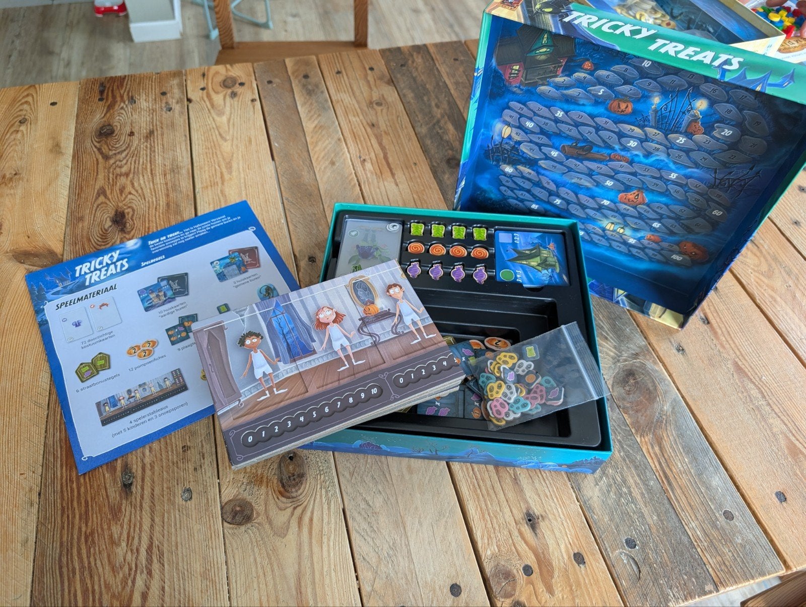 Tricky Treats - 999 Games - bordspel, Hobby en Vrije tijd, Een of twee spelers, Ophalen of Verzenden, Zo goed als nieuw, 999 games