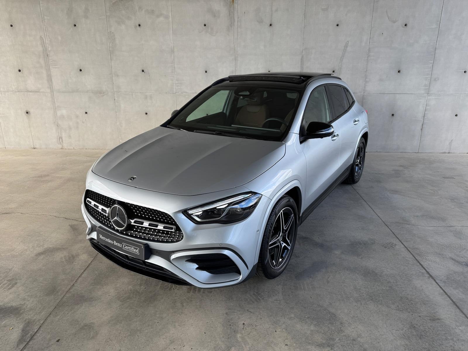 Mercedes-Benz GLA 180 Star Edition + TREKHAAK + HEAD UP + PA, Auto's, Dealer onderhouden, Stof, Gebruikt, 4 cilinders