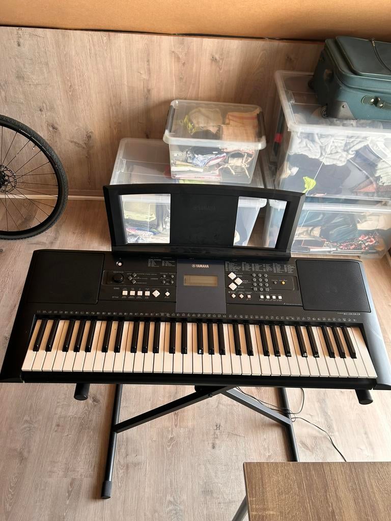Yamaha psr e333, Muziek en Instrumenten, Keyboards, Ophalen, 61 toetsen, Yamaha, Zo goed als nieuw