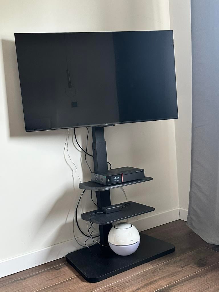 Tv met staander, Ophalen, Zo goed als nieuw