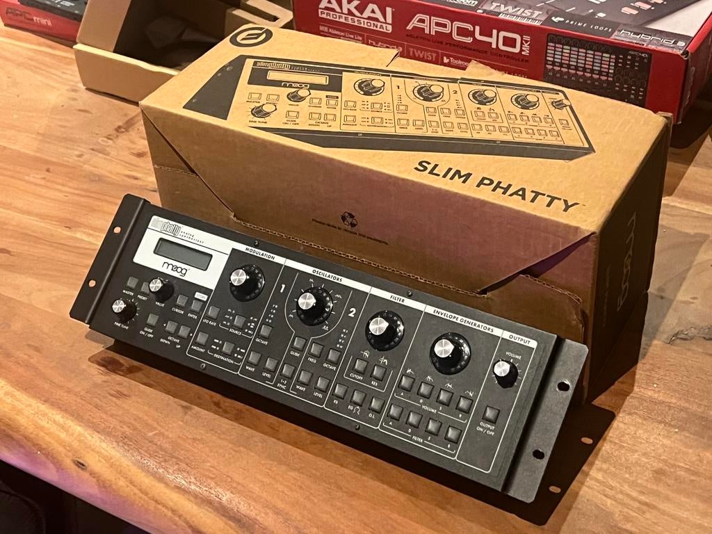 Moog Slim Phatty Desktop Synthesizer incl Rack Ears + Box, Ophalen of Verzenden, Zo goed als nieuw