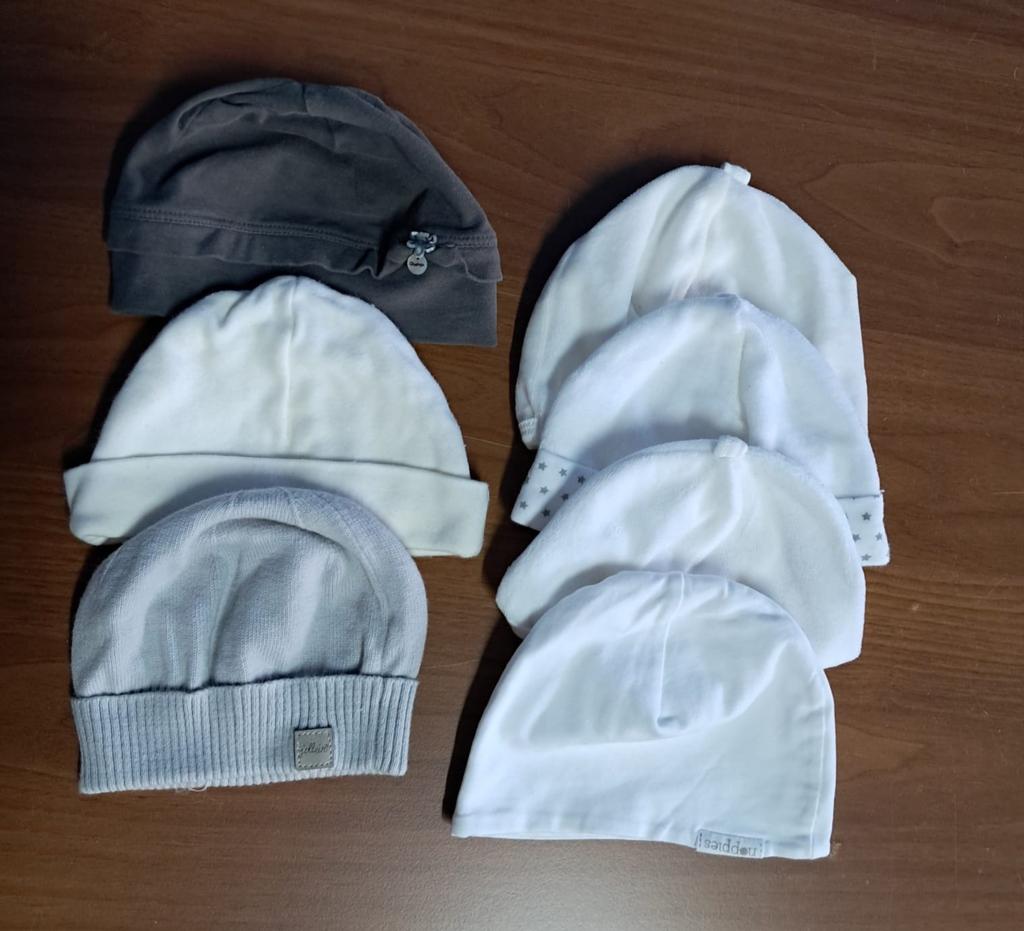 Ensemble de 7 bonnets pour bébé, Enfants & Bébés, Vêtements de bébé | Bonnets, Écharpes & Moufles, Enlèvement ou Envoi