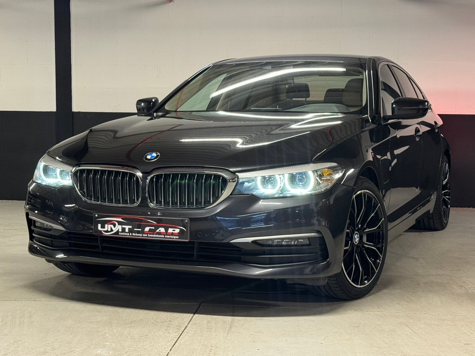 BMW 530e PHEV /LUXURY /NAVI /CAMERA /LEDER /GEKEURD /LEZ OK✅, Auto's, Achterwielaandrijving, 4 cilinders, Zwart, Leder