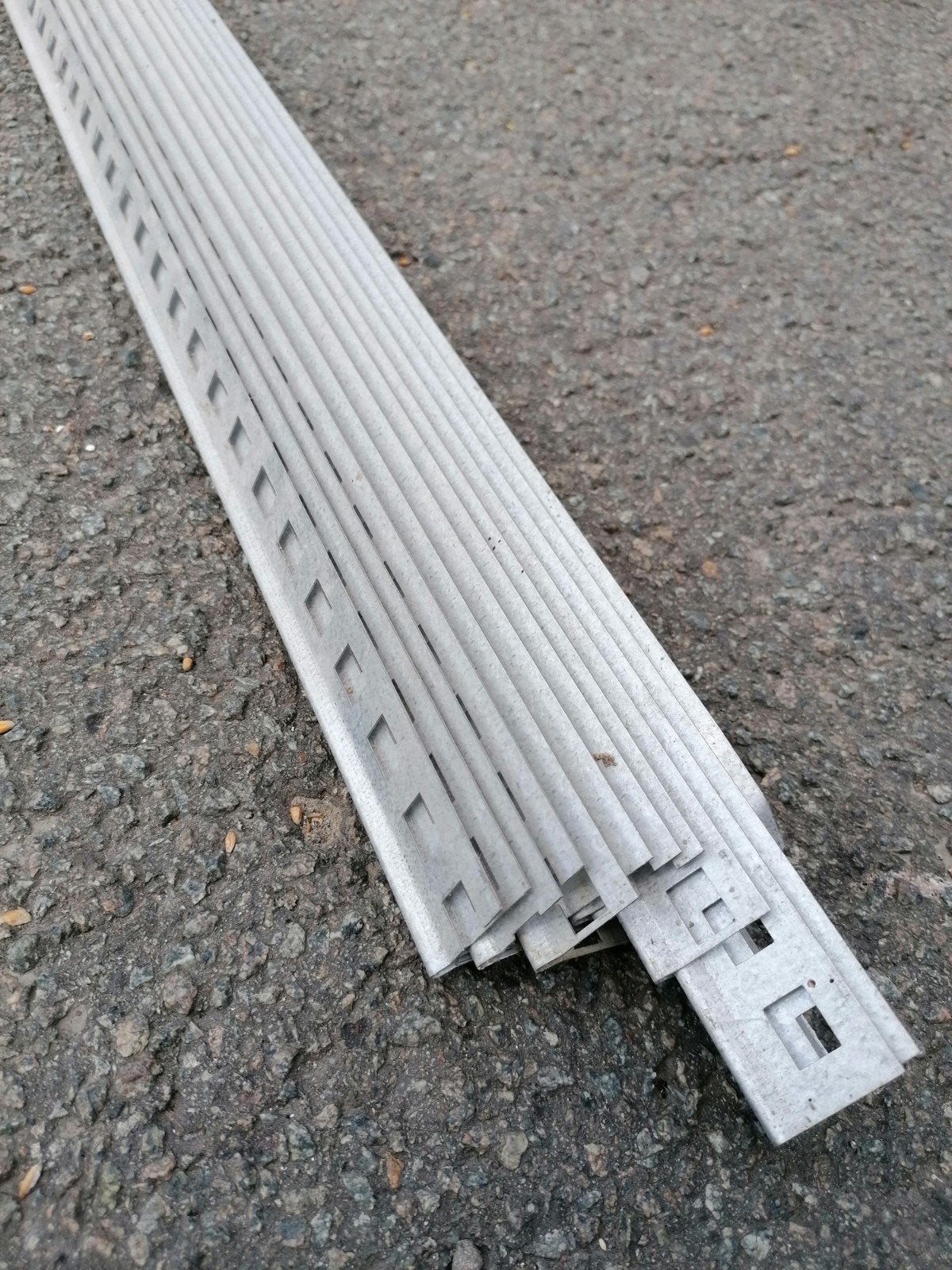 Profilés d'angle pour coller et plâtrer - 12 pièces, neufs, Bricolage & Construction, Métaux, Enlèvement, Neuf, Aluminium