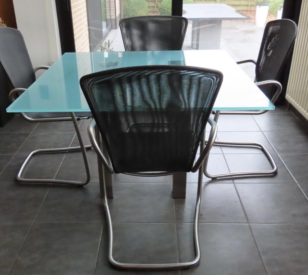 4 zeer gemakkelijk onderhoudsvriendelijke  stoelen, Huis en Inrichting, Stoelen, Ophalen, Gebruikt