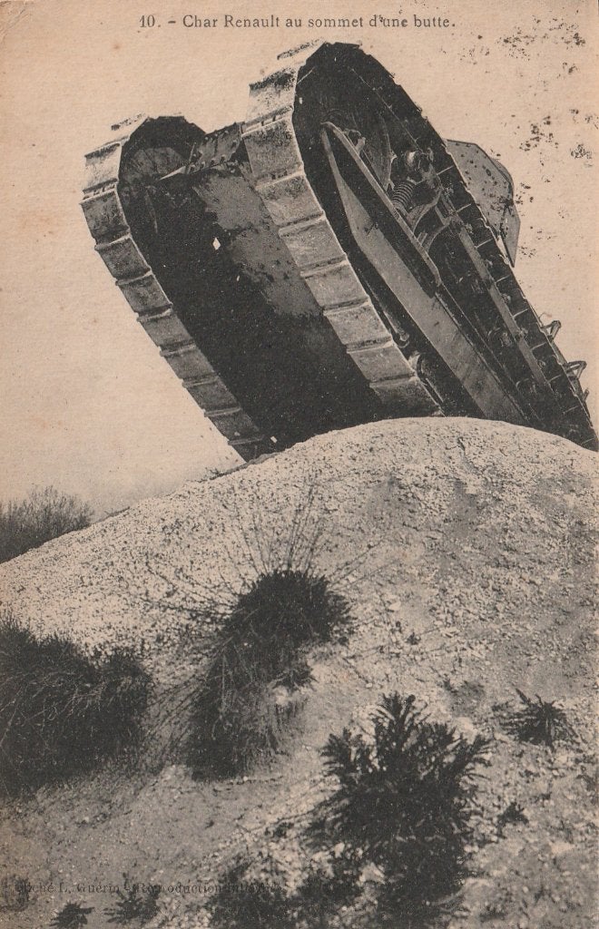 MILITAIR -  Renault Tank trotseert een heuvel + 100 jaar oud, Ophalen of Verzenden, Voor 1920, Gelopen, Overige thema's