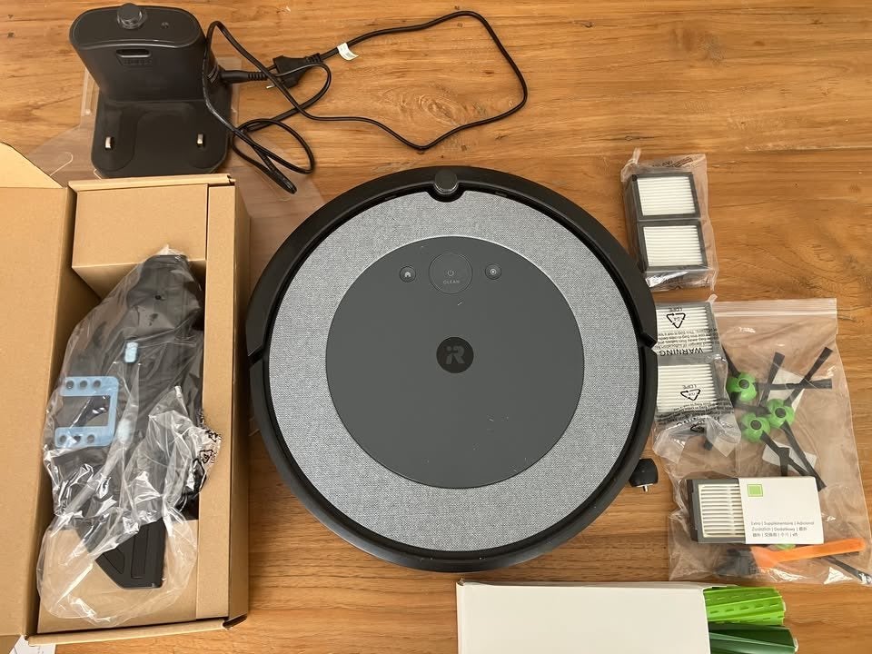 iRobot Roomba i3 met dweilfunctie + extra accessoires, Elektronische apparatuur, Stofzuigers, Zo goed als nieuw, Robotstofzuiger