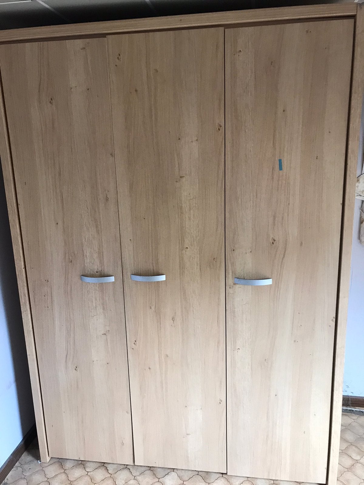 KLEERKAST İN PERFECTE NİEUWE STAAT! MODERN EN GOED KWALİTEİT, Enlèvement ou Envoi, 150 à 200 cm, Comme neuf, 200 cm ou plus