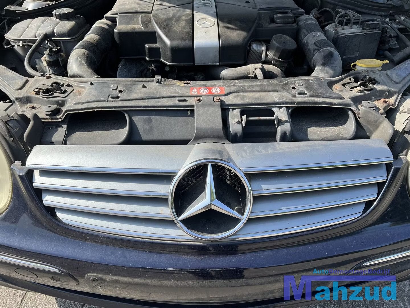 MERCEDES CLK W209 Grille 2003-2010, Gebruikt, Mercedes-Benz AG, Mercedes-Benz, Mercedesstrasse 120
70372  Stuttgart, DE