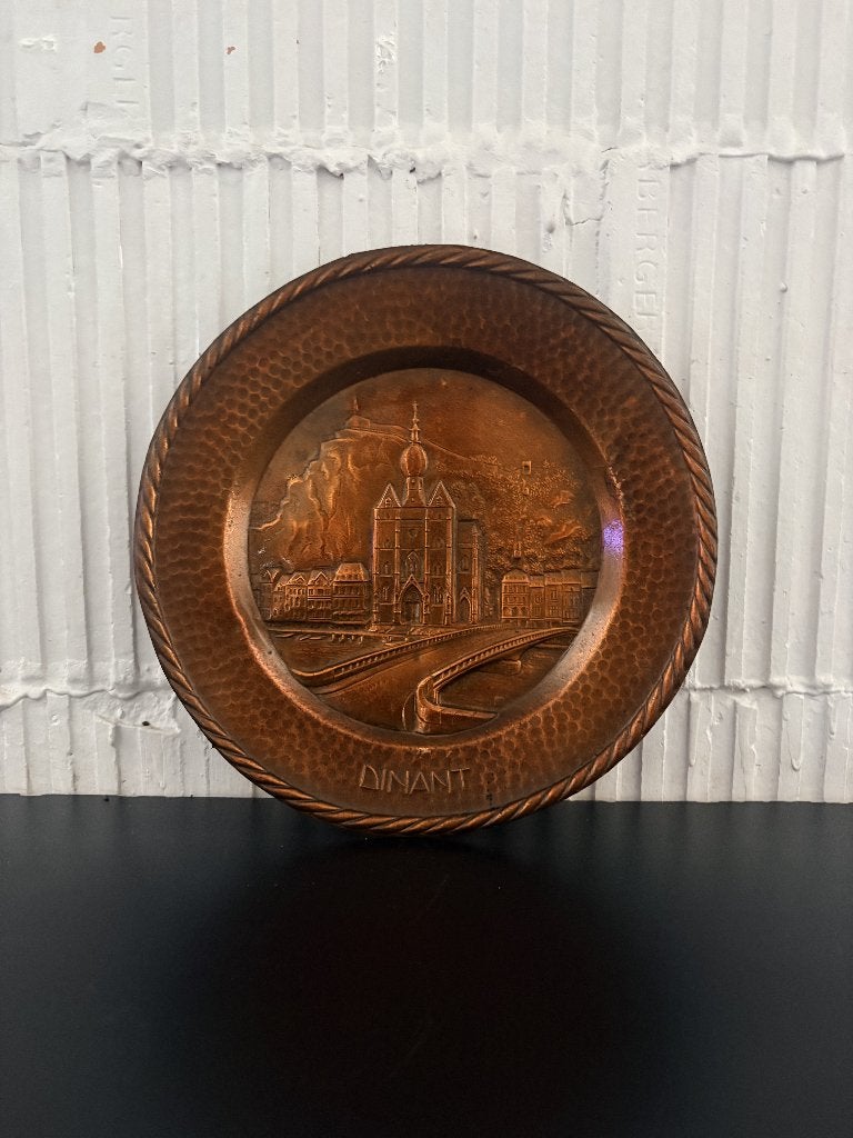 Assiette / Plat mural en cuivre repoussé - Dinant (26 cm), Envoi, Cuivre