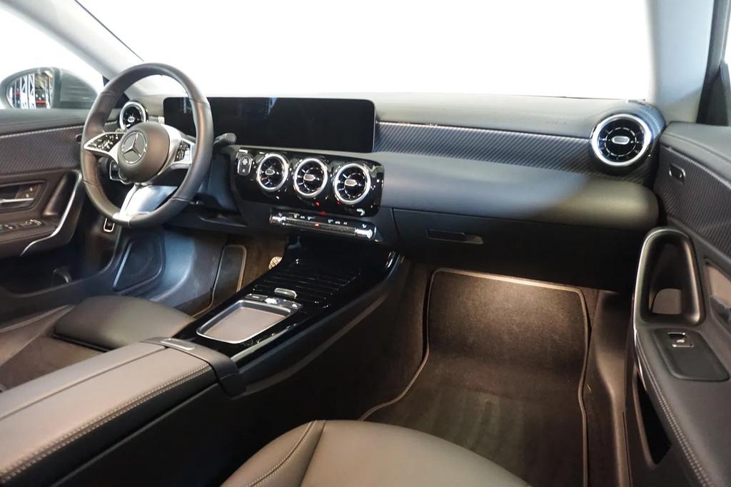 Mercedes-Benz CLA-Klasse 180 SB - TREKHAAK WEGKLAPBAAR, Auto's, CLA, Gebruikt, 136 pk, Leder en Stof