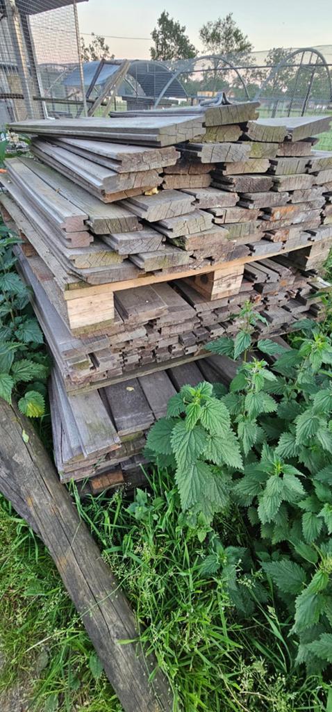 Hard houten planken van paardenstal, Ophalen