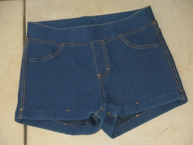 Een jeansblauw shortje, 11-12 jaar, NIEUW, Kinderen en Baby's, Kinderkleding | Maat 146, Ophalen, Nieuw, Meisje, Broek