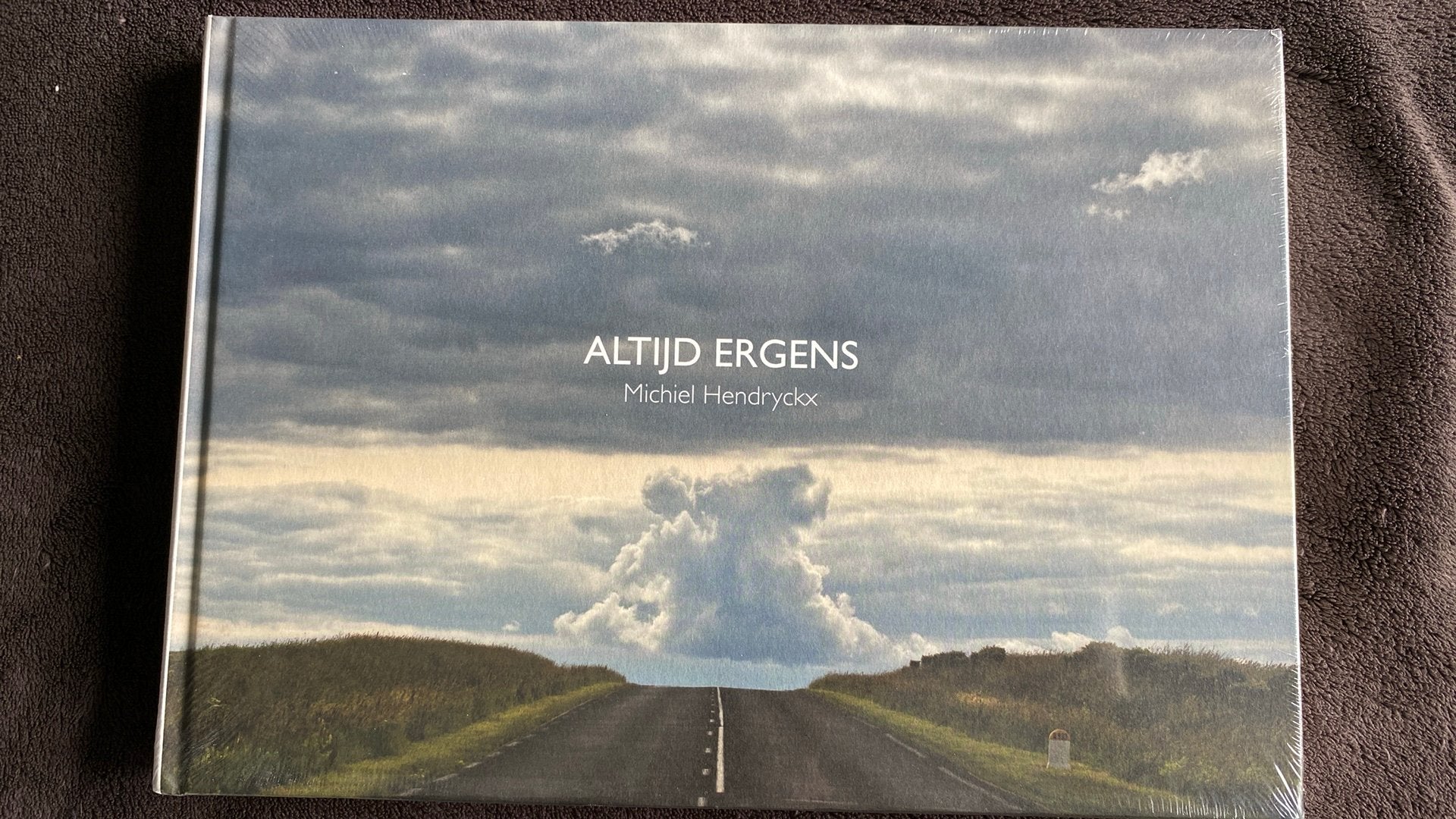 Michiel Hendryckx Altijd ergens, Boeken, Ophalen of Verzenden, Nieuw