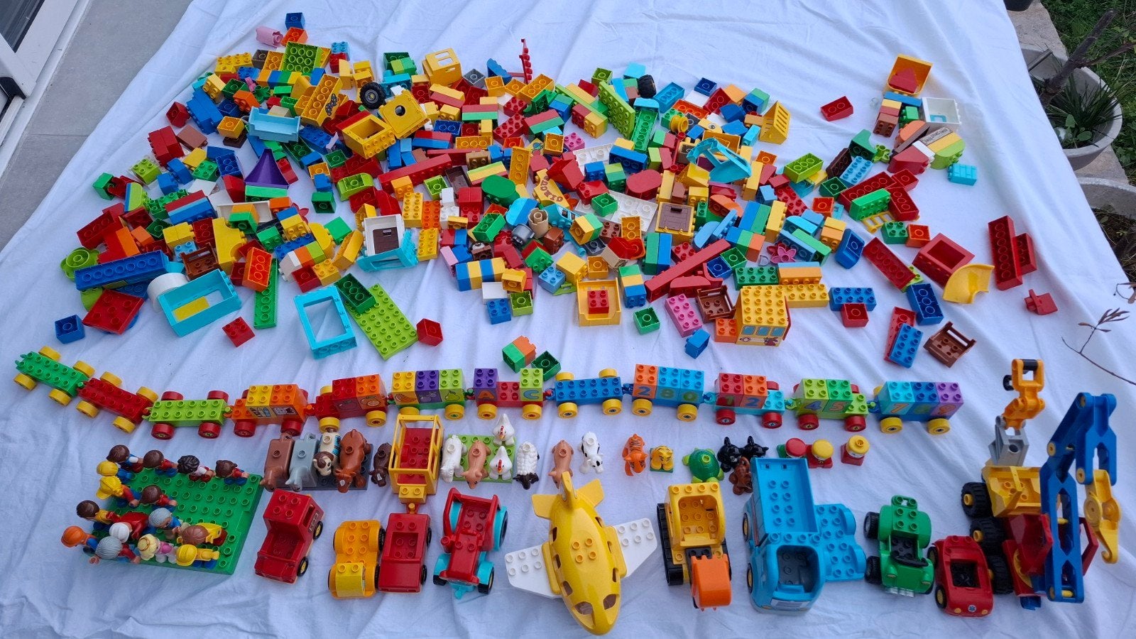 Lego Duplo in goede staat met veel minifiguren (100% Lego), Kinderen en Baby's, Ophalen of Verzenden, Duplo