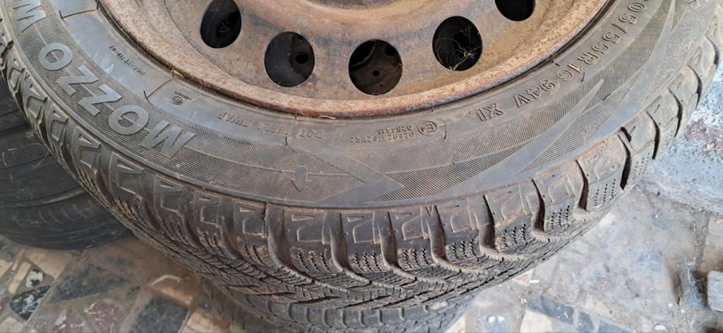 4 pneus + jantes (tôle)205/55r16. Entraxe 5/120 bmw, Enlèvement, Utilisé, Pneu(s)