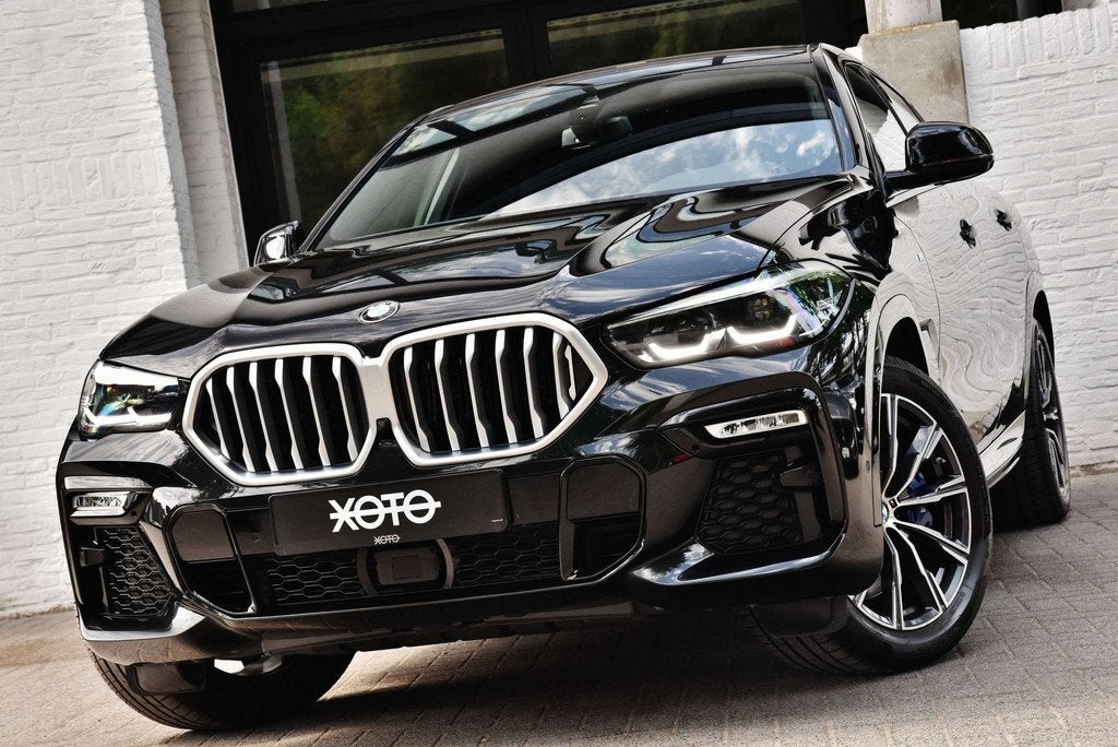 BMW X6 XDRIVE30D AS M PACK * TREKHAAK / ICONIC GLOW / 360 CA, Auto's, BMW, Automaat, Gebruikt, Bi-Xenon koplampen, Zwart