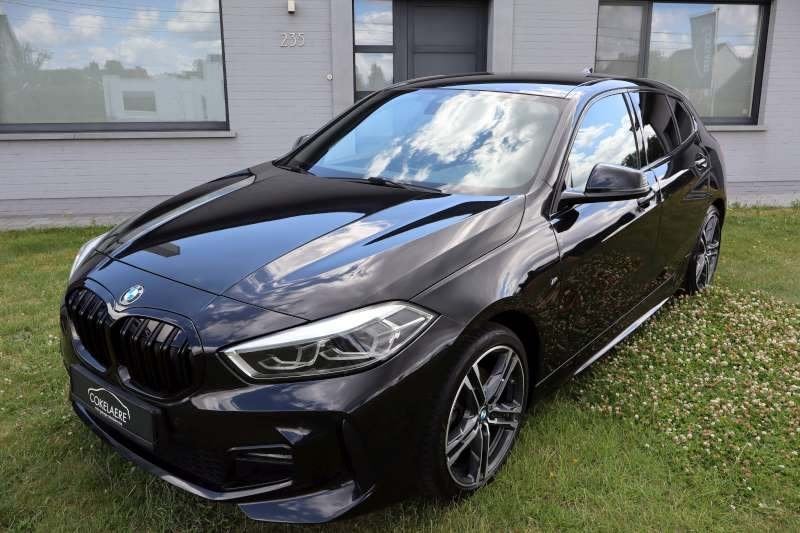 BMW 118iA M-Sport LED/CarPlay/Camera/AutAirco/Cruise/DAB/USB, Auto's, BMW, Leder en Stof, Zwart, Lane Keeping Assist, Bedrijf