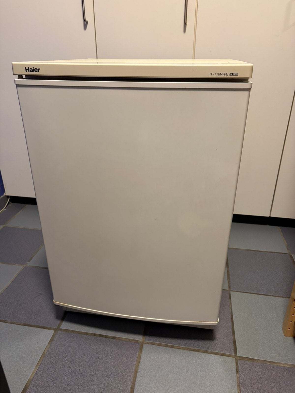 Ijskast/diepvriezer Haier, Ophalen, Energieklasse A of zuiniger, 45 tot 60 cm, Zonder vriesvak
