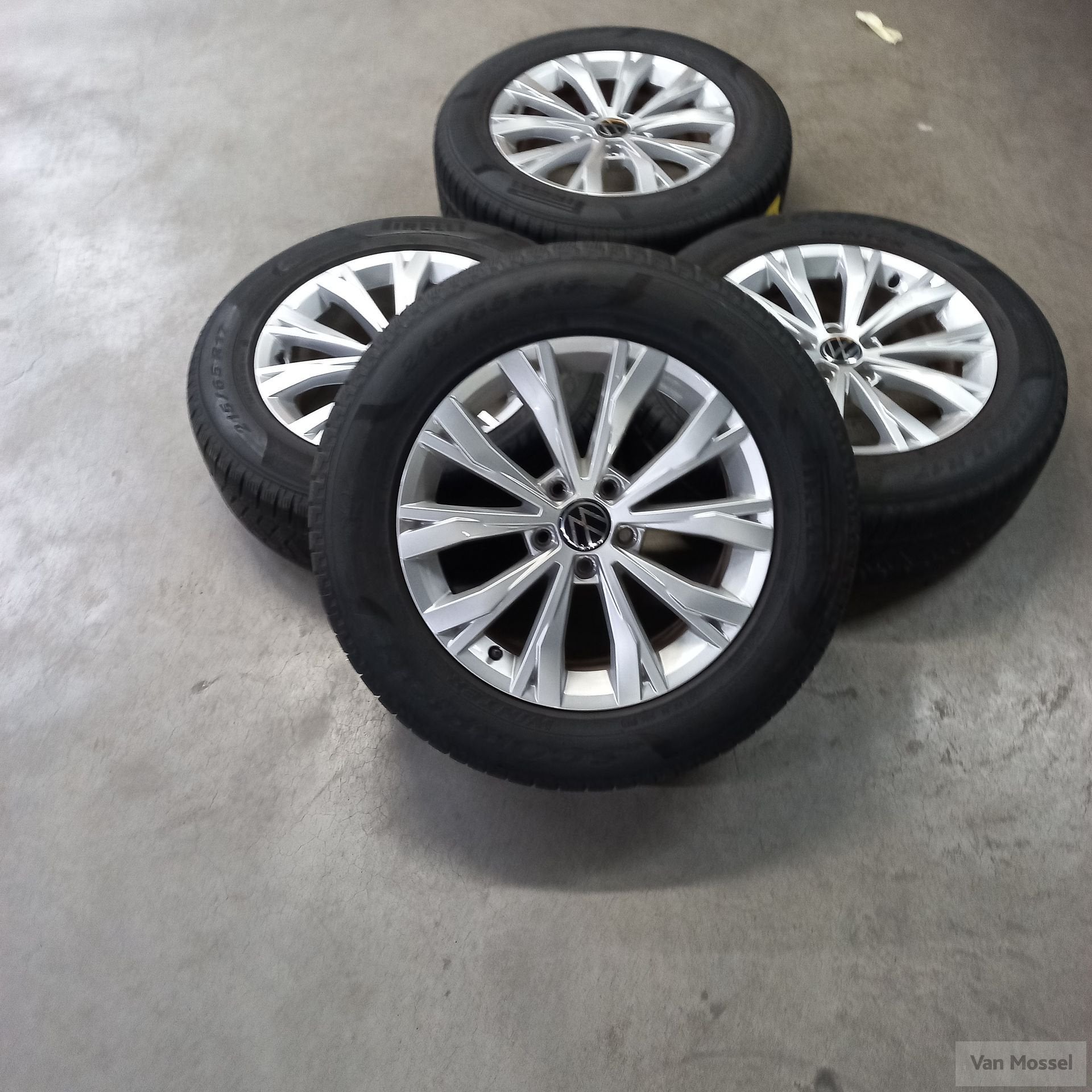 Volkswagen Tiguan Pirelli Scorpion WInter 215/65/R17 99H, -, -, Banden en Velgen, 17 inch