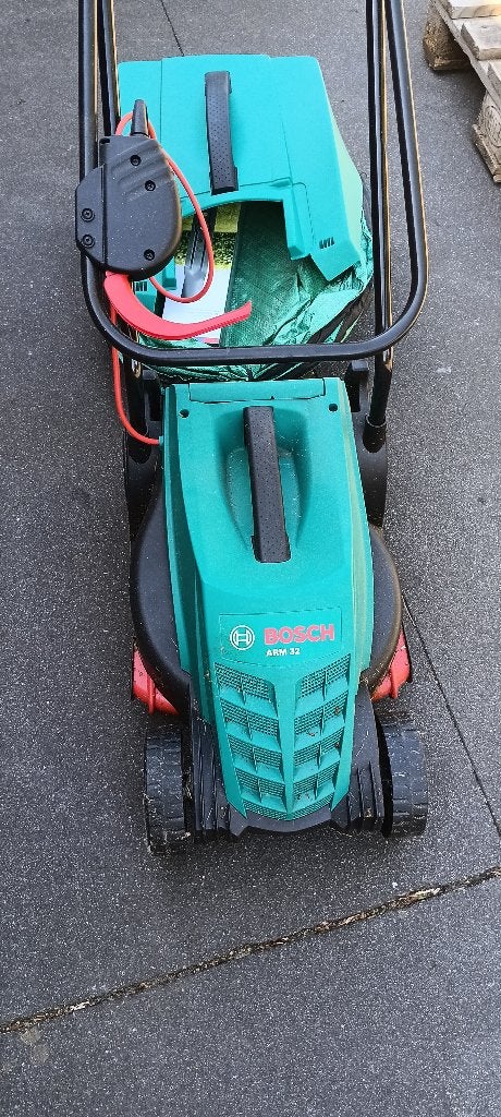 BOSCH ARM 32 GRASMACHIENE, Tuin en Terras, Ophalen, Cirkelmaaier, Gebruikt, Elektrische grasmaaier