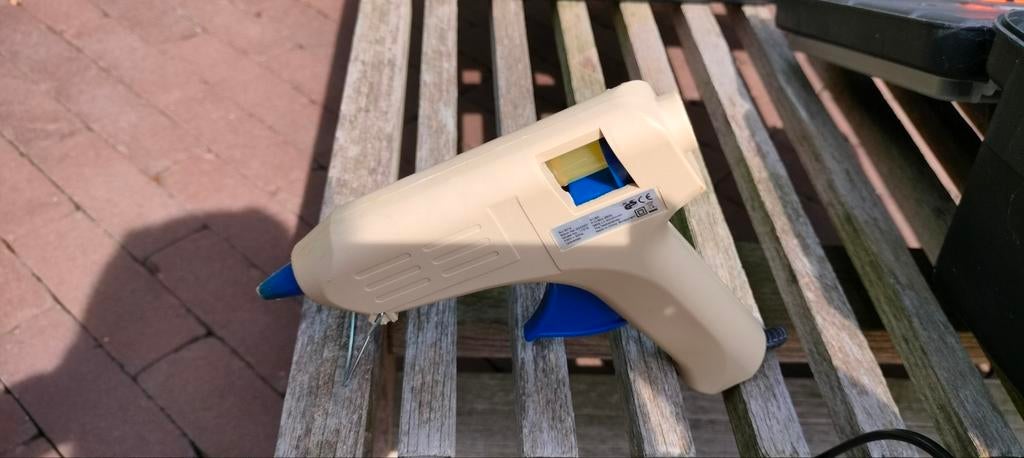 Pistolet à colle chaude, Enlèvement