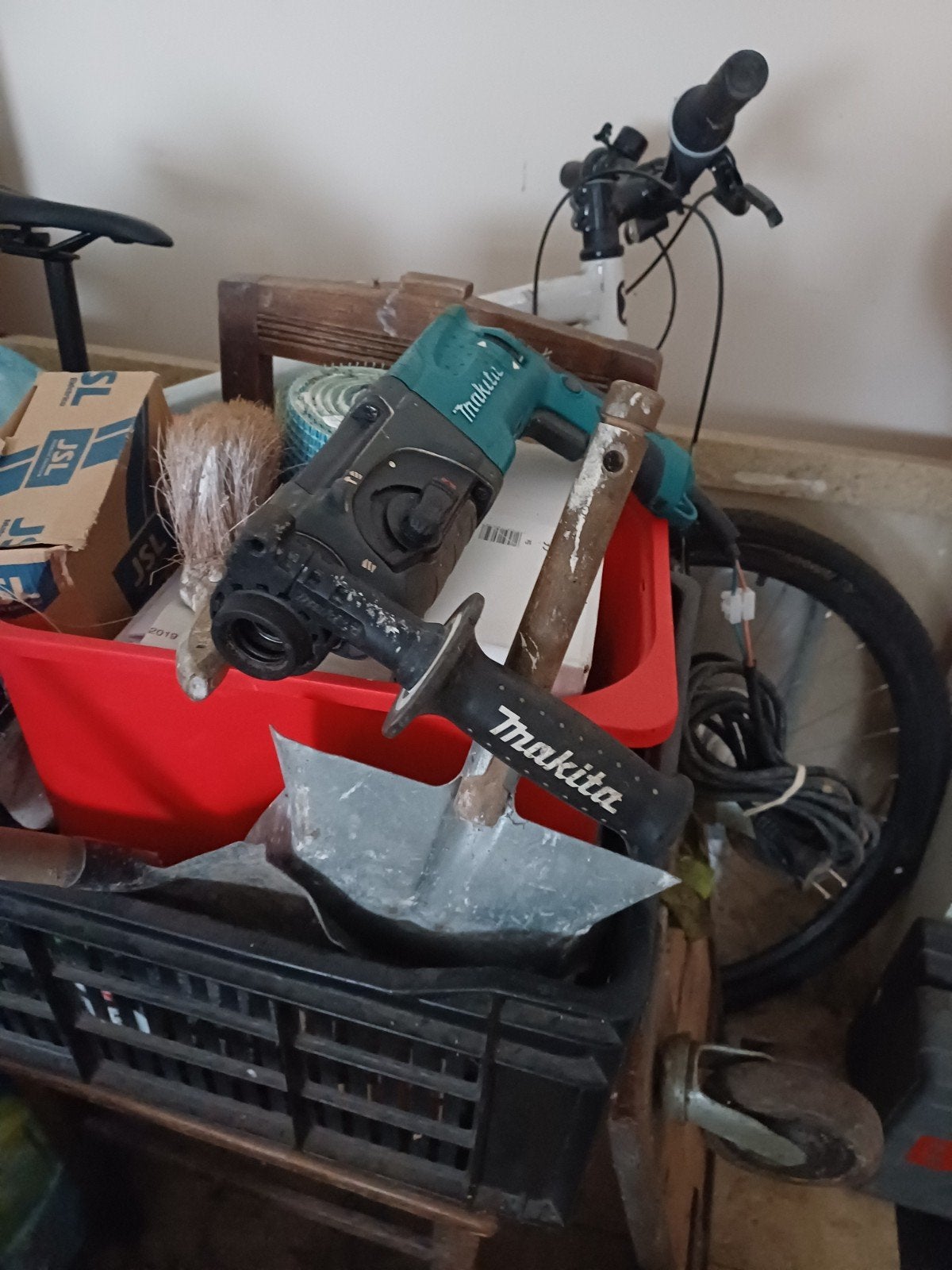 Foreuse makita sans mandrin, Enlèvement