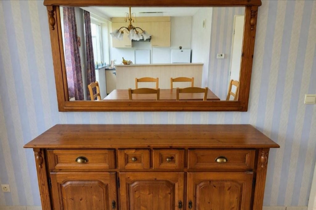 Dressoir met mooie spiegel, Ophalen