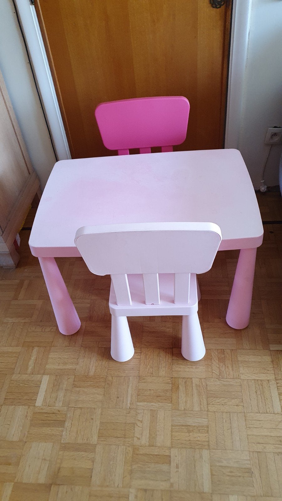Leuke roze kindertafel met 2 stoeltjes, Kinderen en Baby's, Ophalen, Gebruikt, Tafel(s) en Stoel(en)