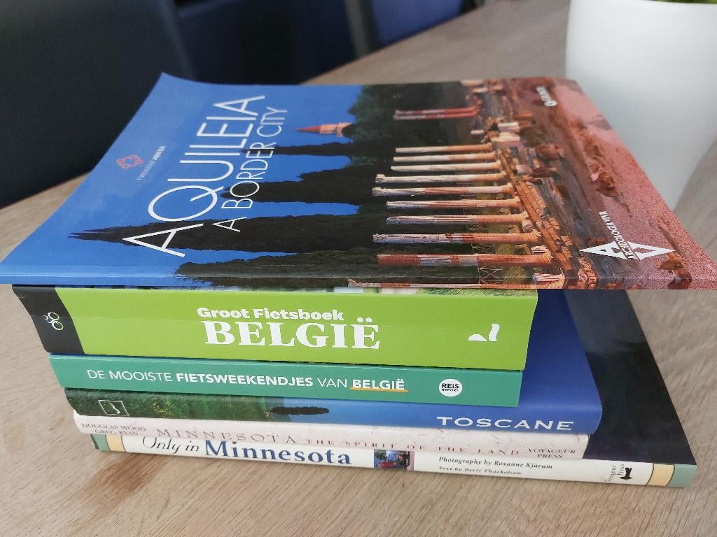 Toeristische boeken, Boeken, Zo goed als nieuw, Reisgids of -boek, Benelux, Ophalen