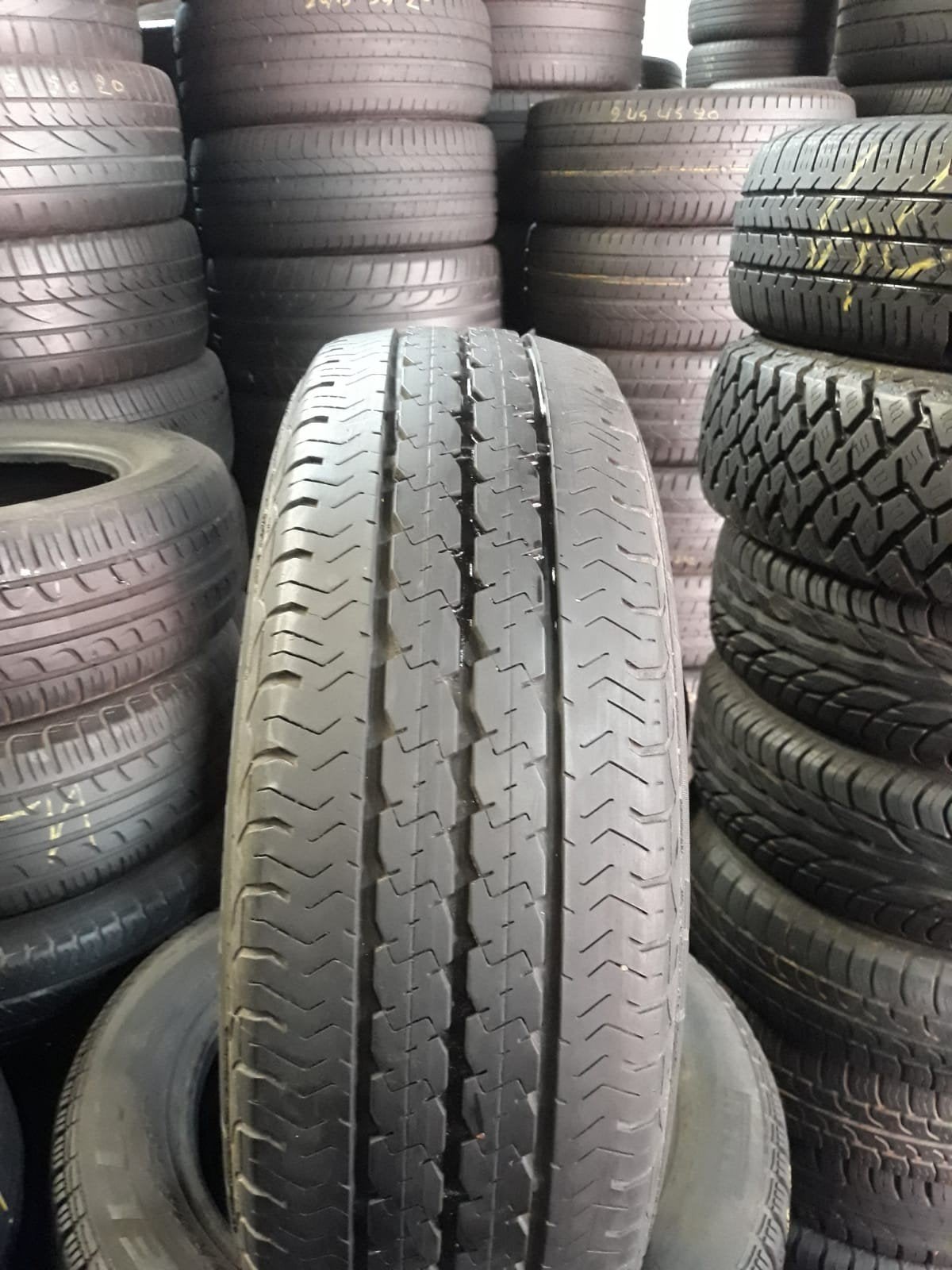 21575r16C 215 75 r16C 215/75/r16 lC pirelli avec montage, Enlèvement ou Envoi