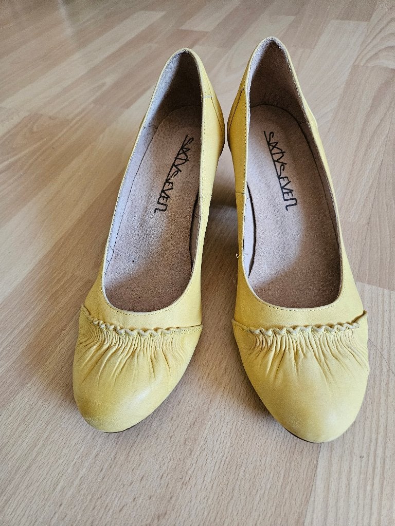 Gele pump, MERK 67, maat 39/40, Ophalen, Nieuw, Geel, Pumps