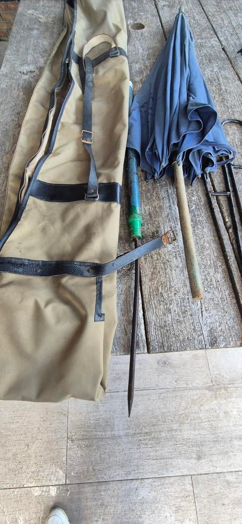 Vintage hengeltas met paraplu en pinnen, Ophalen