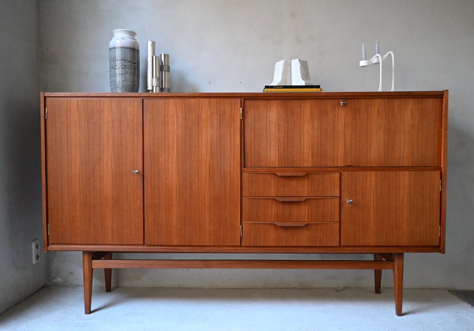 Vintage Teakhouten Highboard / Dressoir  ‘60 Deens Design, Huis en Inrichting, Ophalen, Gebruikt